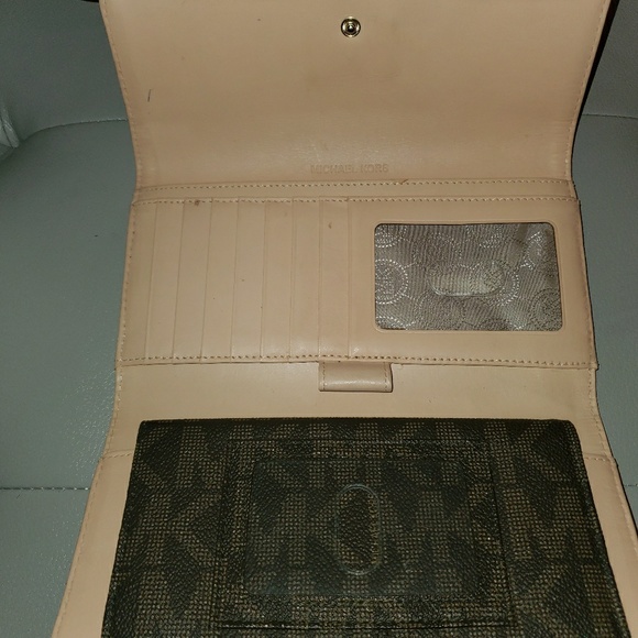 Mk Jet Set Checkbook Wallet - Picture 2 of 3